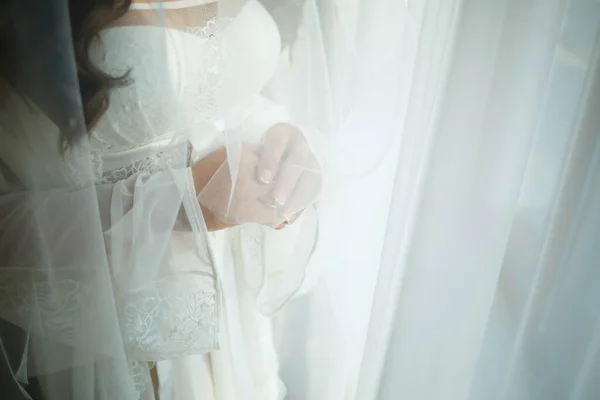 Schöne Braut Weißen Mantel Einem Hochzeitstag — Stockfoto