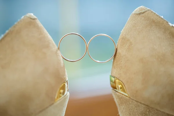 Anillo Boda Oro Con Zapatos Mujer Día Boda — Foto de Stock