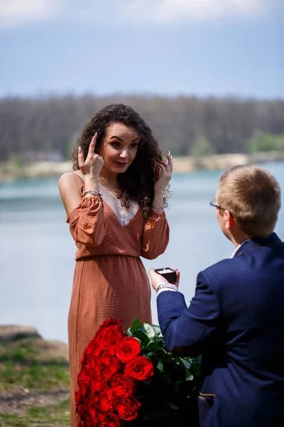 Wedding Background Forest Man Made Surprise Ring Gives Beautiful Girl — Stock Photo, Image