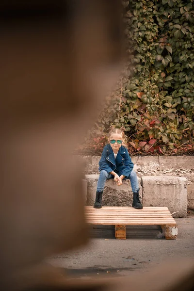 Cute Little Girl Sitting Sunglasses Stone Fence Stylish Child Blue — Stock Photo, Image