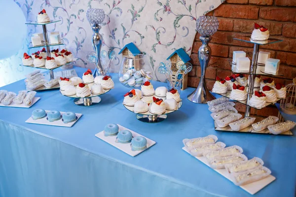 Süße Cupcakes Und Kuchen Für Ein Kinderfest Süßwaren — Stockfoto