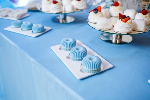 Süße Cupcakes Und Kuchen Für Ein Kinderfest Süßwaren — Stockfoto