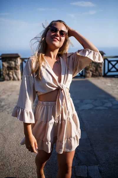 Young Woman Long Blond Hair Top Skirt Walking Summer Sunny — Stock Photo, Image