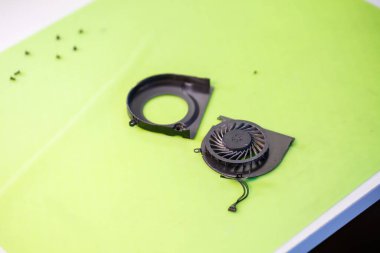 Laptopun soğutma işleminin ayrıntıları. Bilgisayardan soğutucu alıyorum. Dizüstü bilgisayar tamir bölümü