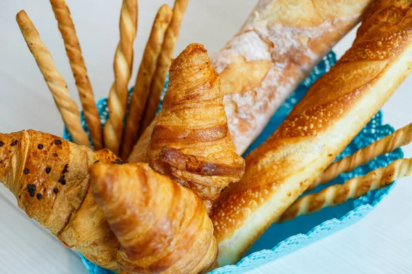 Basket Fresh Pastries Croissants Bread Whole Grain Baked Goods Yeast — Stock Photo, Image