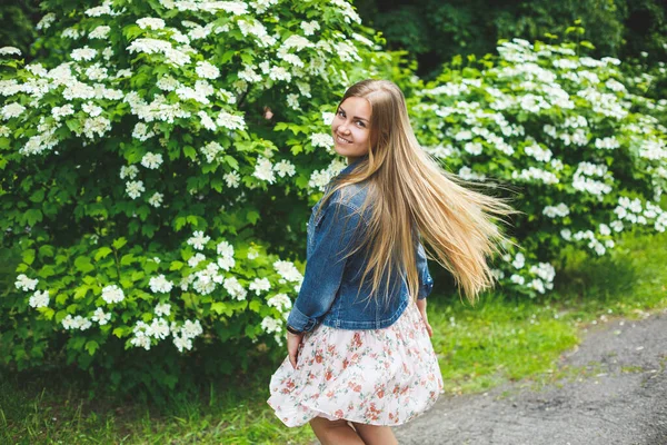 Young Woman European Appearance Long Blond Hair Dressed Short Dress — Stock Photo, Image