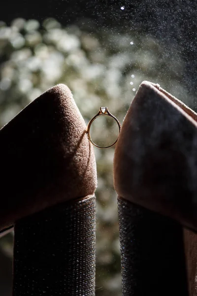 Bague Fiançailles Mariée Jour Mariage Avec Belles Chaussures Vacances — Photo