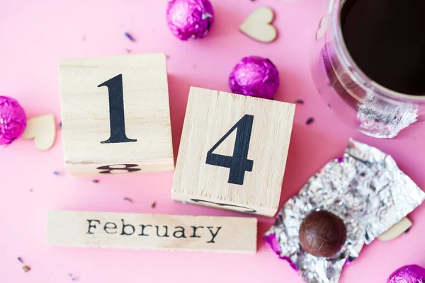 Día Mundial San Valentín Calendario Madera Con Fecha Febrero Sobre —  Fotos de Stock