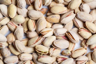 Fıstıklı fıstık ile kızartılmış lezzetli, sağlıklıdırlar ve vitamin içerirler.