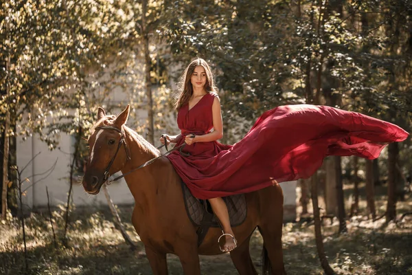Beautiful Young Woman Silk Dress Sits Astride Horse Horse Ride — Stock Photo, Image