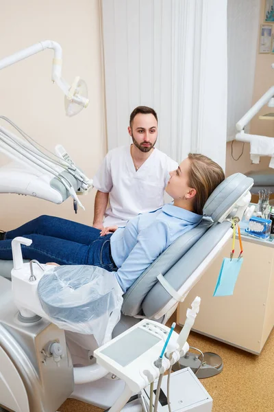 Professional Dentist Communicates Woman Patient Dental Office Patient Examination Discussion — Stock Photo, Image