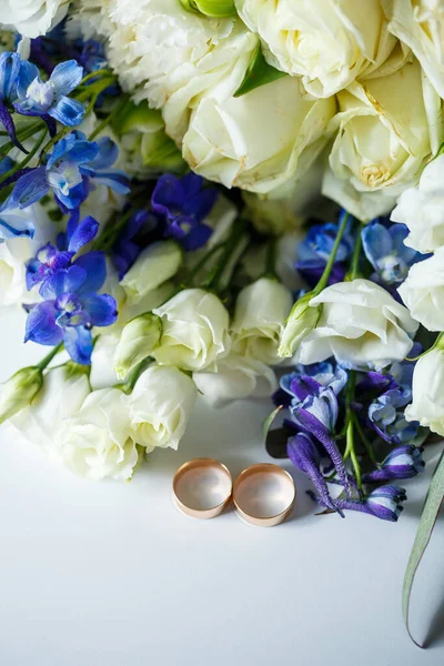 Wedding Thema Mooie Trouwringen Bruidsboeket — Stockfoto