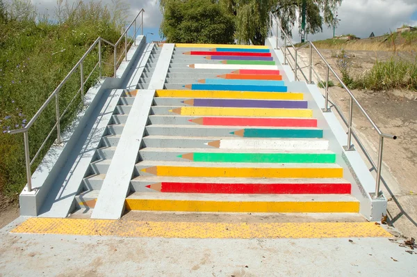Цветные карандаши, раскрашенные на лестнице в Познани, Польша Лицензионные Стоковые Изображения