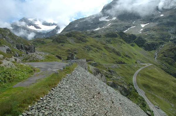 Road on hillside in Alps in Switzerland — Stock Photo, Image