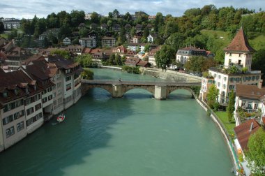 Köprü ve binalara Aare Nehri Bern, İsviçre