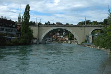 Köprü ve binalara Aare Nehri Bern, İsviçre