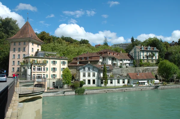 Gebäude am Fluss aare in bern, Schweiz — Stockfoto