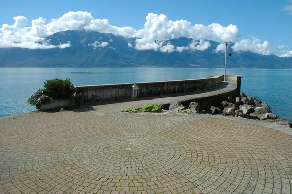 Geneve lake shore in Vevey in Switzerland — Stock Photo, Image