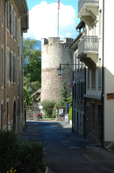 Torre do castelo em La Tour-de-Peliz na Suíça — Fotografia de Stock