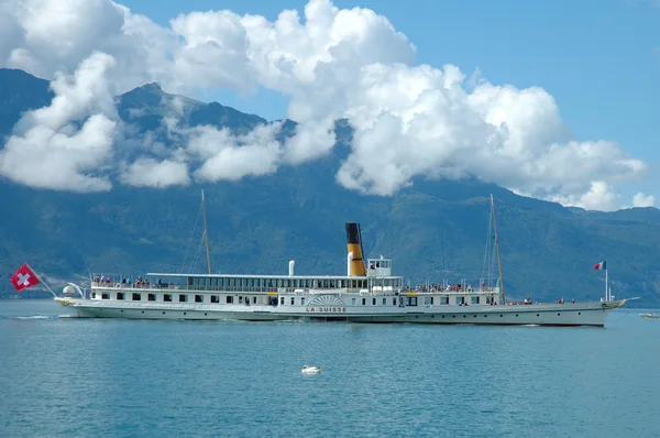 Transbordador de pasajeros en el lago Geneve en Suiza —  Fotos de Stock