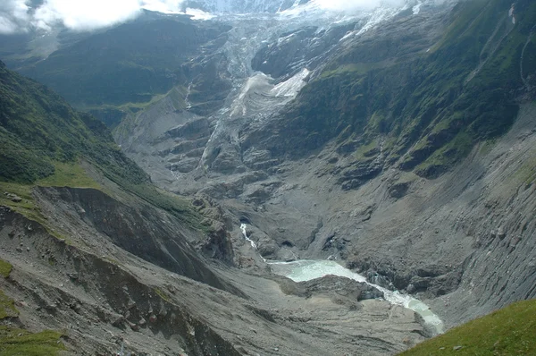 Ледник в долине неподалеку Гриндельвальд в Швейцарии — стоковое фото