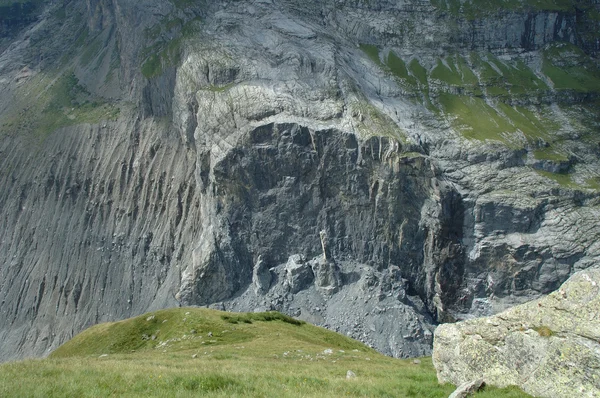 Collapsed rock nearby Grindelwald in Switzerland — Stock Photo, Image