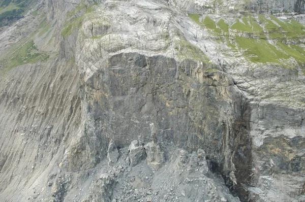 Eingestürzter Felsen bei Grindelwald in der Schweiz — Stockfoto