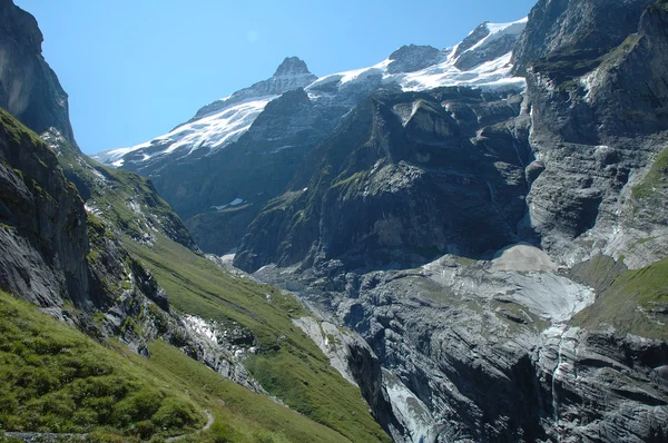 Vale e geleira nas proximidades Grindelwald em Alpes, na Suíça — Fotografia de Stock