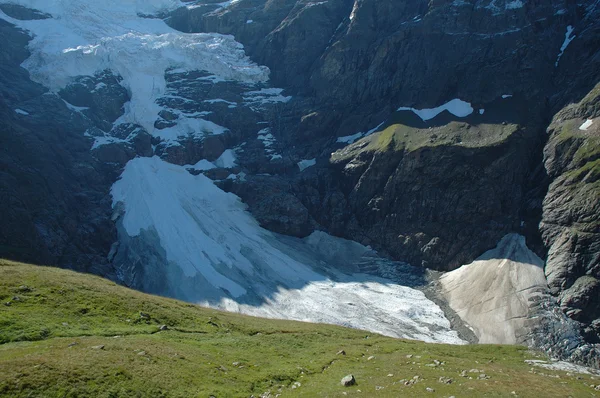 スイスのアルプスでグリンデルヴァルト近くに氷河 — ストック写真