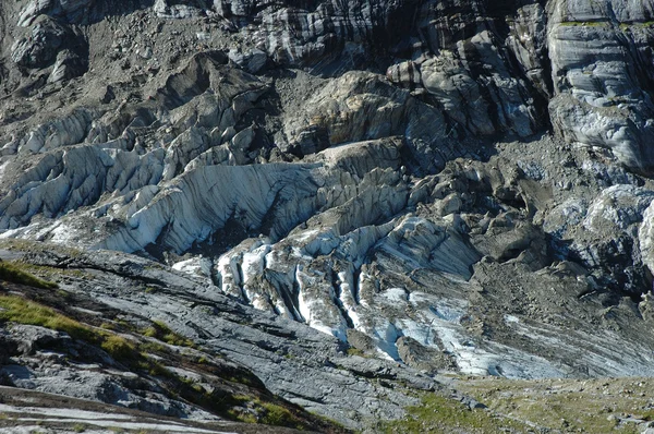 Glacier in rocky valley nearby Grindelwald in Alps. — Stock Photo, Image