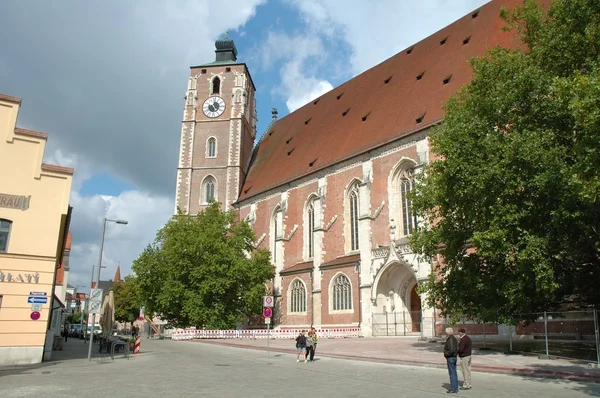 Katedrála v Kreuzstrasse ulici v Ingolstadtu v Německu — Stock fotografie