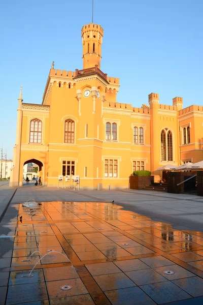 Wroclaw edificio principale della stazione ferroviaria al tramonto . — Foto Stock