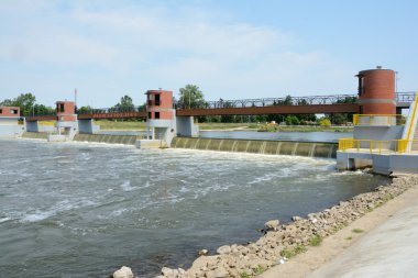 Weir Oder Nehri üzerinde.