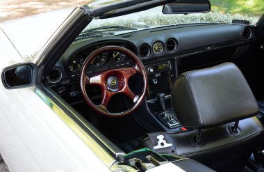 Eski klasik Cabrio mercedes otomobil iç.