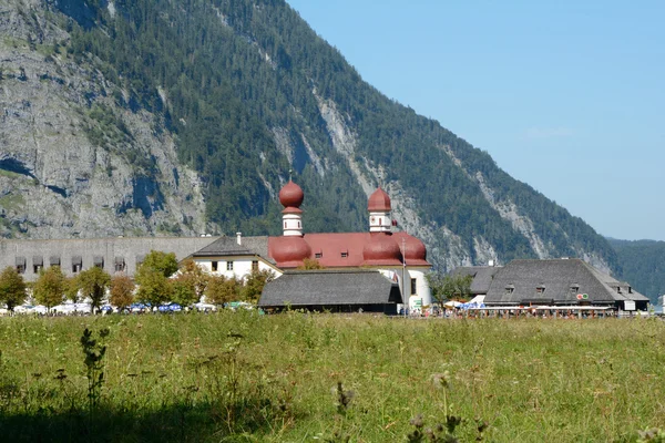 St Bartholoma kyrka och andra byggnader — Stockfoto