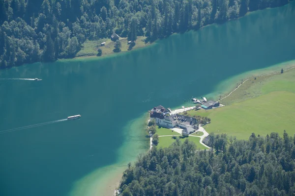 Lago Konigssee e chiesa di San Bartoloma — Foto Stock