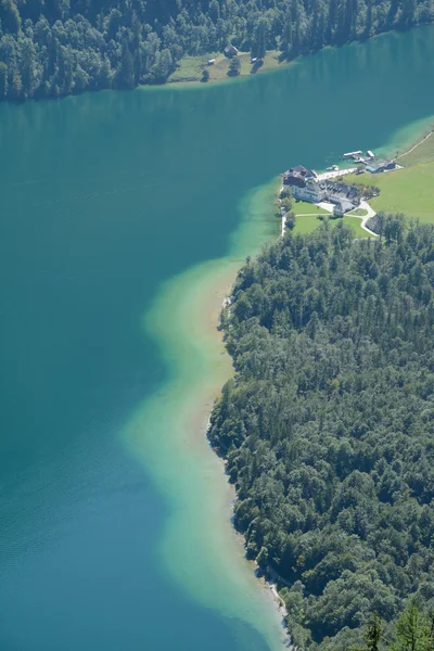 Lago Konigssee y la iglesia de San Bartoloma — Foto de Stock