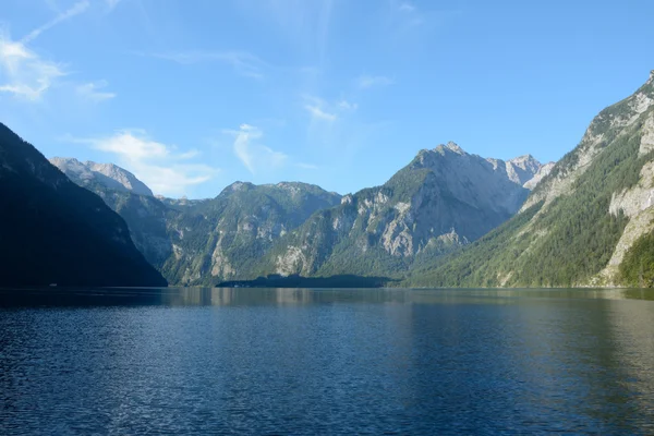 Lago Koenigssee e montagne — Foto Stock
