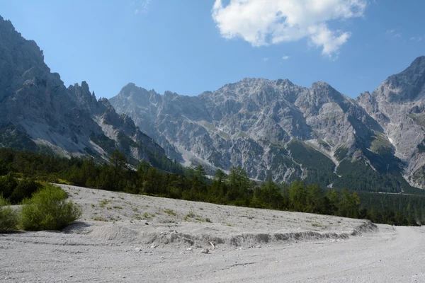 Talus a vrcholy v Wimbachtal údolí v Alpách v Německu — Stock fotografie