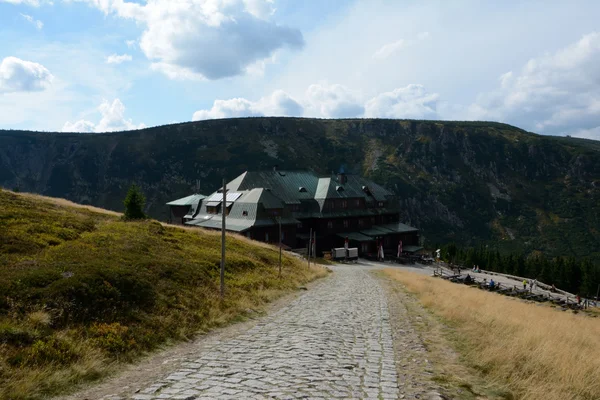 Horská ubytovna Strzecha Akademicka v Krkonoších. — Stock fotografie