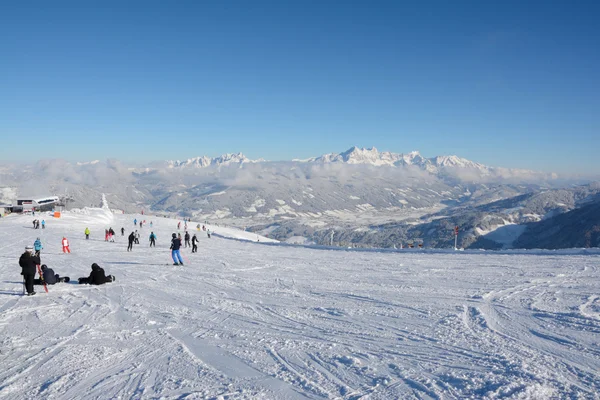 Skiers on slope and ski lift. — Stock Photo, Image