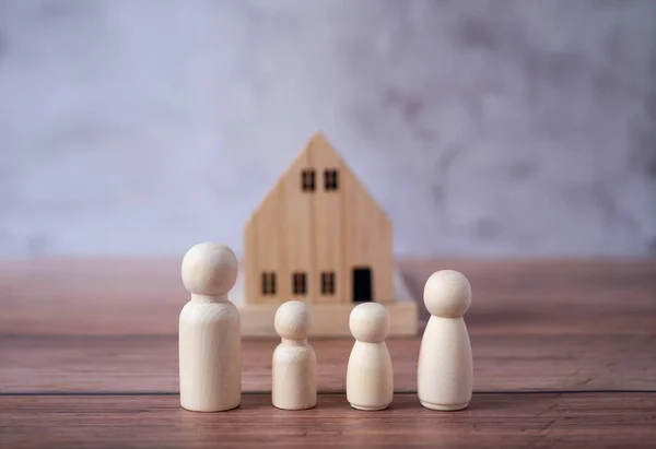 Mini Modelo Casa Madera Figura Madera Las Personas Familia Incluyen — Foto de Stock