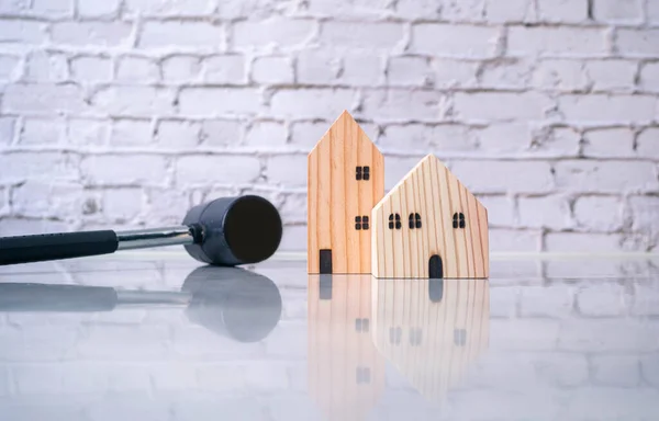 Plano Casa Madera Miniatura Las Herramientas Incluyen Martillo Cinta Métrica — Foto de Stock
