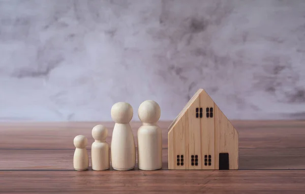 Mini Modelo Casa Madera Figura Madera Las Personas Familia Incluyen — Foto de Stock