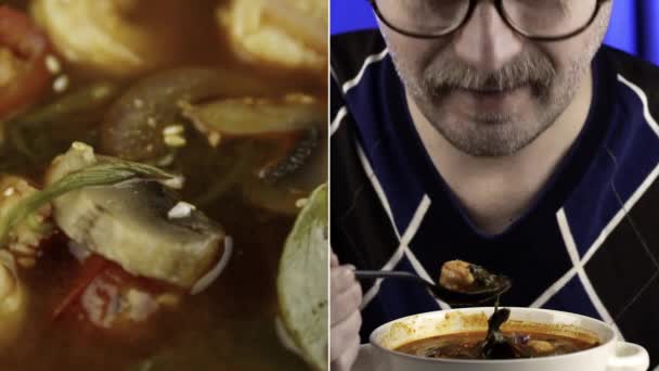 Nahaufnahme Eines Schnurrbärtigen Mannes Der Tomyam Isst Löffel Mit Garnelen — Stockvideo