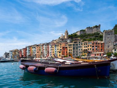 Porto Venere 'in sahil kenarındaki cephelerde