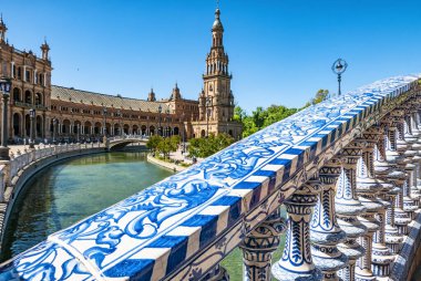 Sevilla 'daki Plaza De Espana (İspanya )