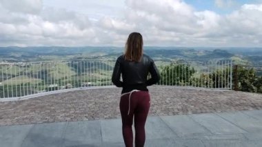 Piedmont 'taki Langhe bölgesinin manzarası