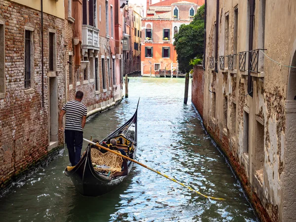 Gondolier Primer Plano Del Canal Venecia — Foto de Stock