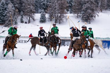 St. Moritz - 25 Ocak 2026: Snow Polo Dünya Kupası St.Moritz 2026 finallerinde oyun hareketleri ve ödül töreni